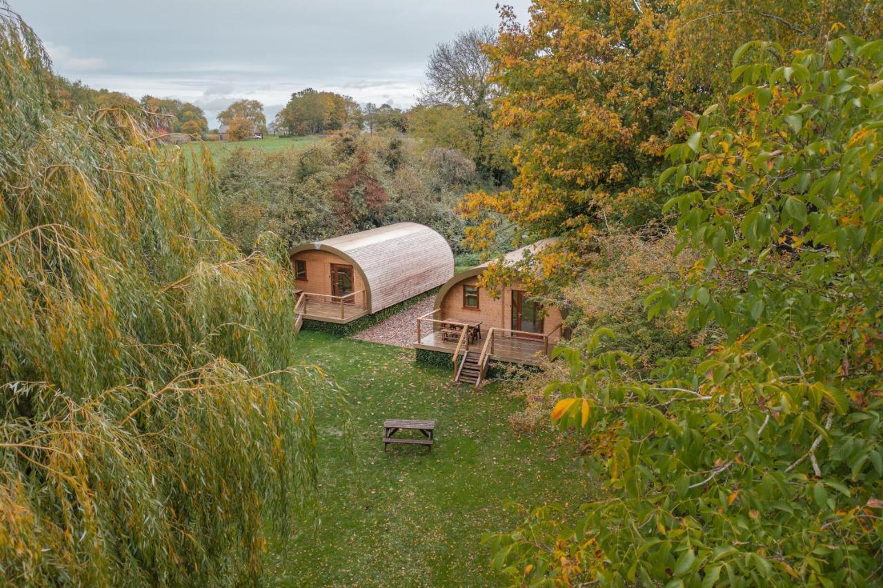 Cosy And Eco-Friendly Cabins Next To 16Th Century Pub Newmarket  Bagian luar foto