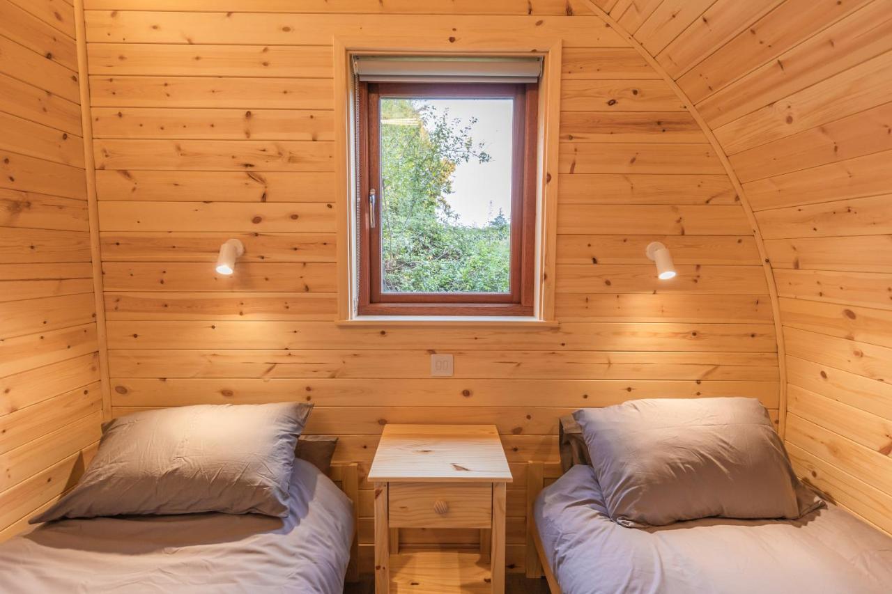 Cosy And Eco-Friendly Cabins Next To 16Th Century Pub Newmarket  Bagian luar foto