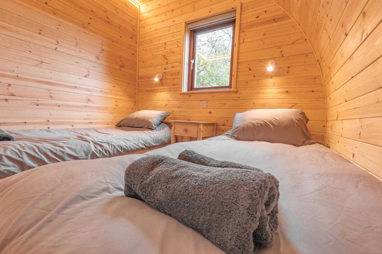Cosy And Eco-Friendly Cabins Next To 16Th Century Pub Newmarket  Bagian luar foto