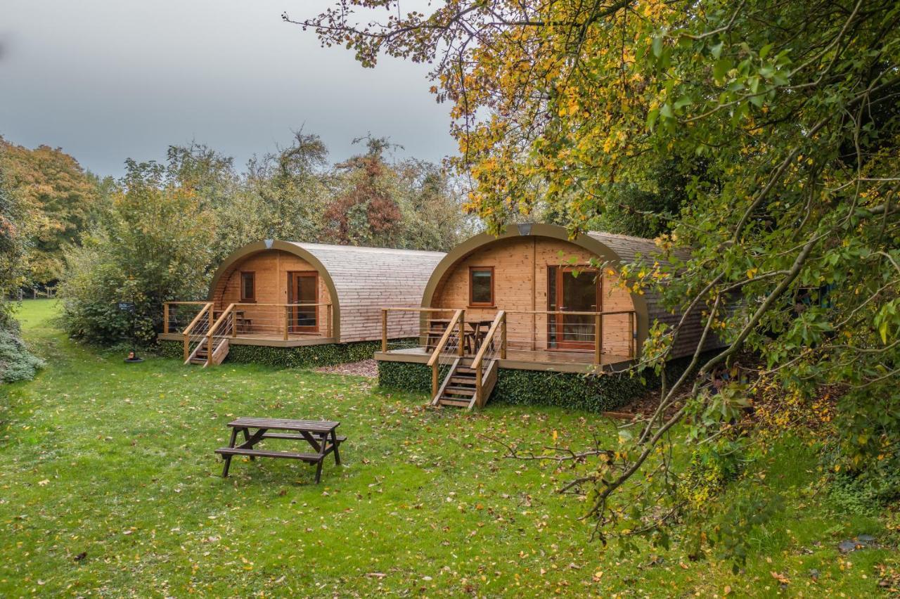 Cosy And Eco-Friendly Cabins Next To 16Th Century Pub Newmarket  Bagian luar foto