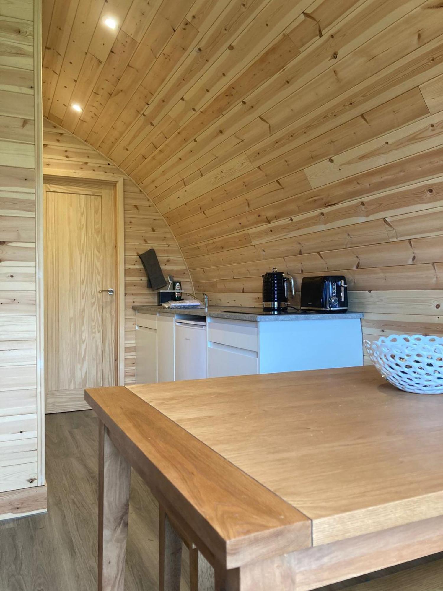 Cosy And Eco-Friendly Cabins Next To 16Th Century Pub Newmarket  Bagian luar foto