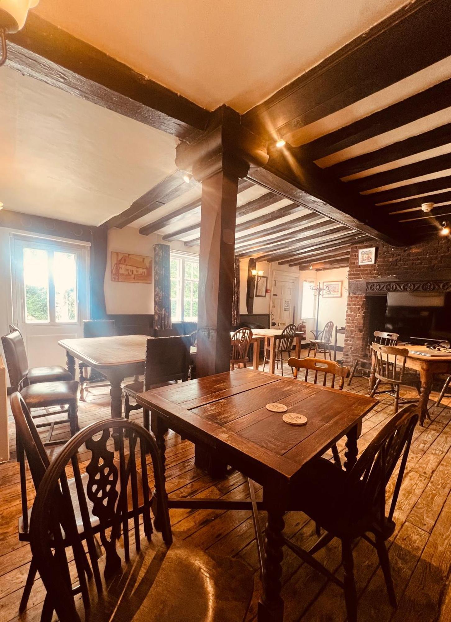 Cosy And Eco-Friendly Cabins Next To 16Th Century Pub Newmarket  Bagian luar foto